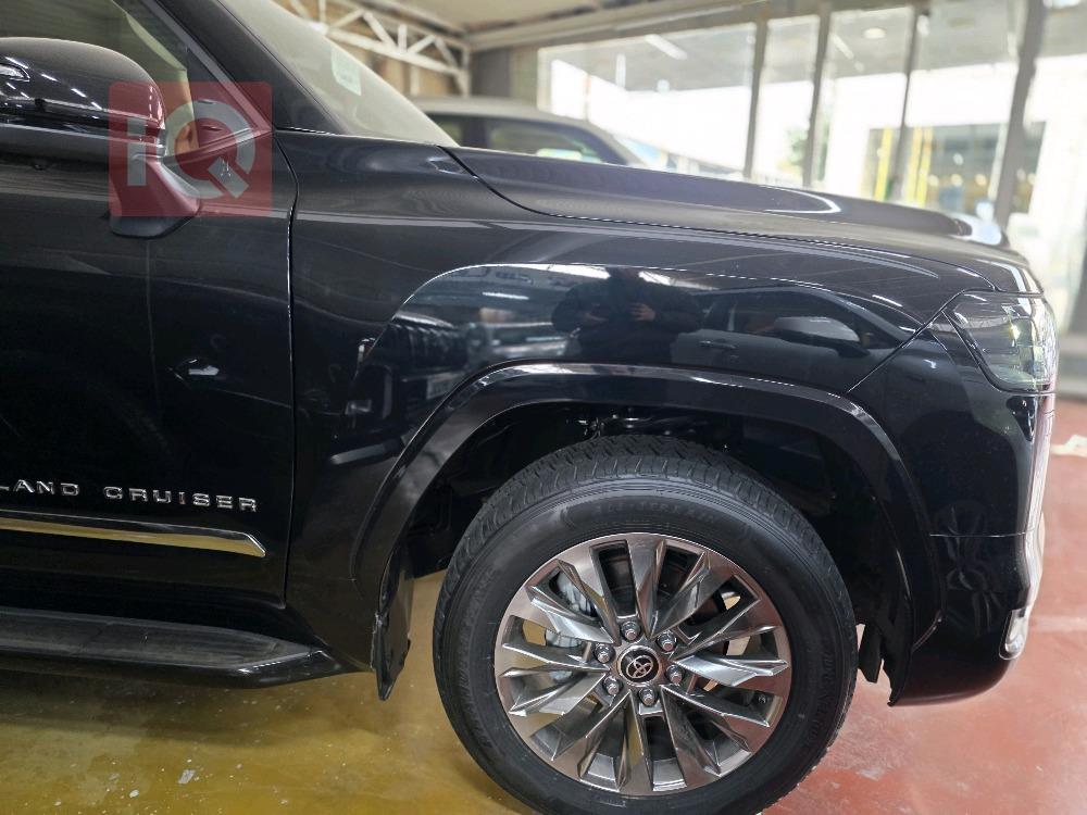 تۆیۆتا لاند کروزەر